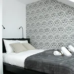 Black&white Daire