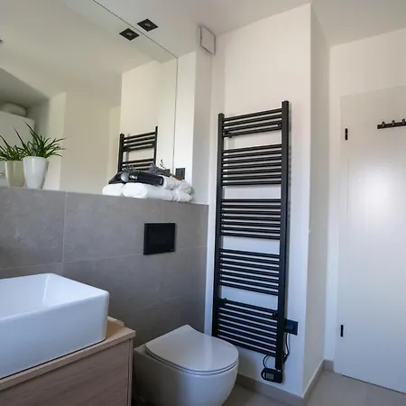 Black&white Apartma *